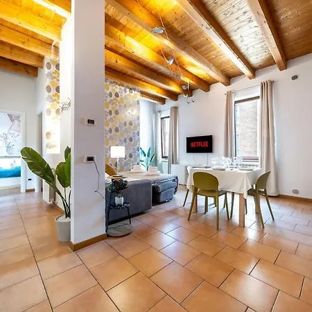 Charming House - 5 Minutes From Two Towers Apartamento *